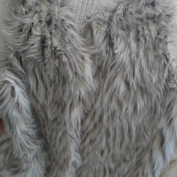 Faux Fur Sweater Vest - Picture 6 of 6